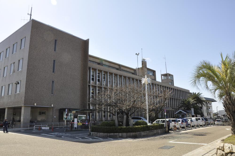 Government office. Kishiwada 1100m to city hall