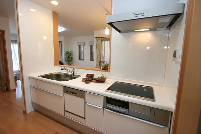 Kitchen. With built-in dishwasher