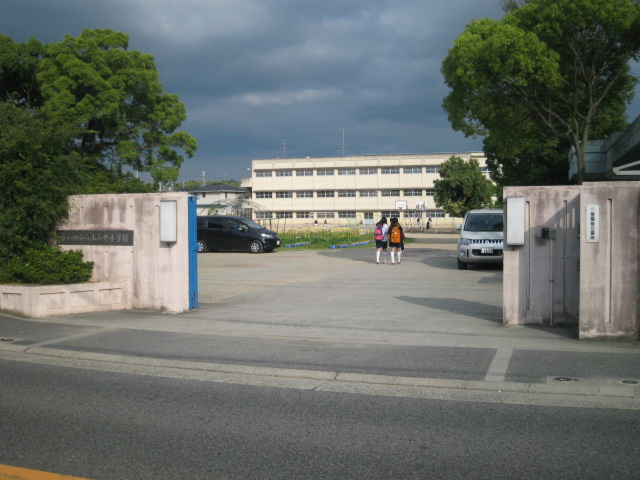 Primary school. Kishiwada City Tateyama Chokukita elementary school (elementary school) up to 1231m