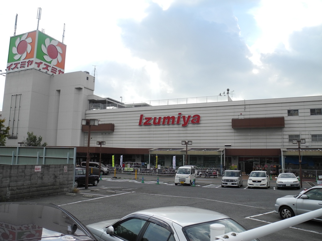 Supermarket. Izumiya Matsubara store up to (super) 439m