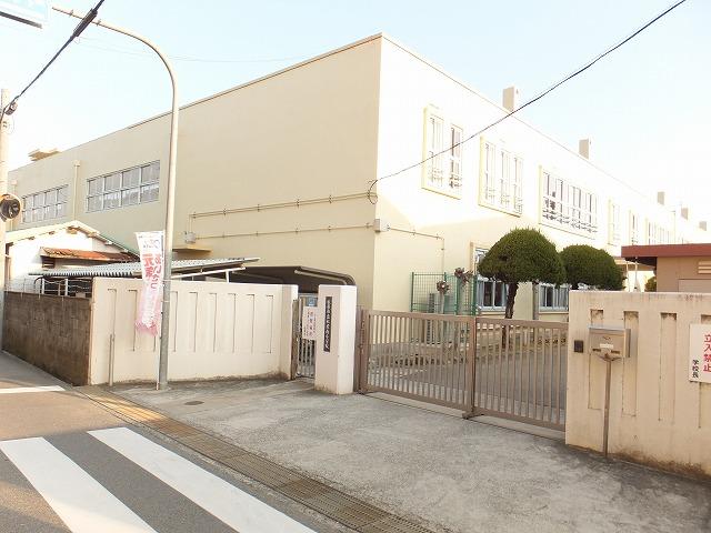 Primary school. 217m to Matsubara Municipal Matsubaraminami Elementary School