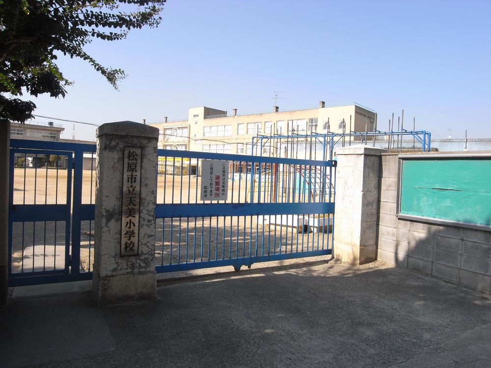 Primary school. 472m to Matsubara Municipal Amami Elementary School