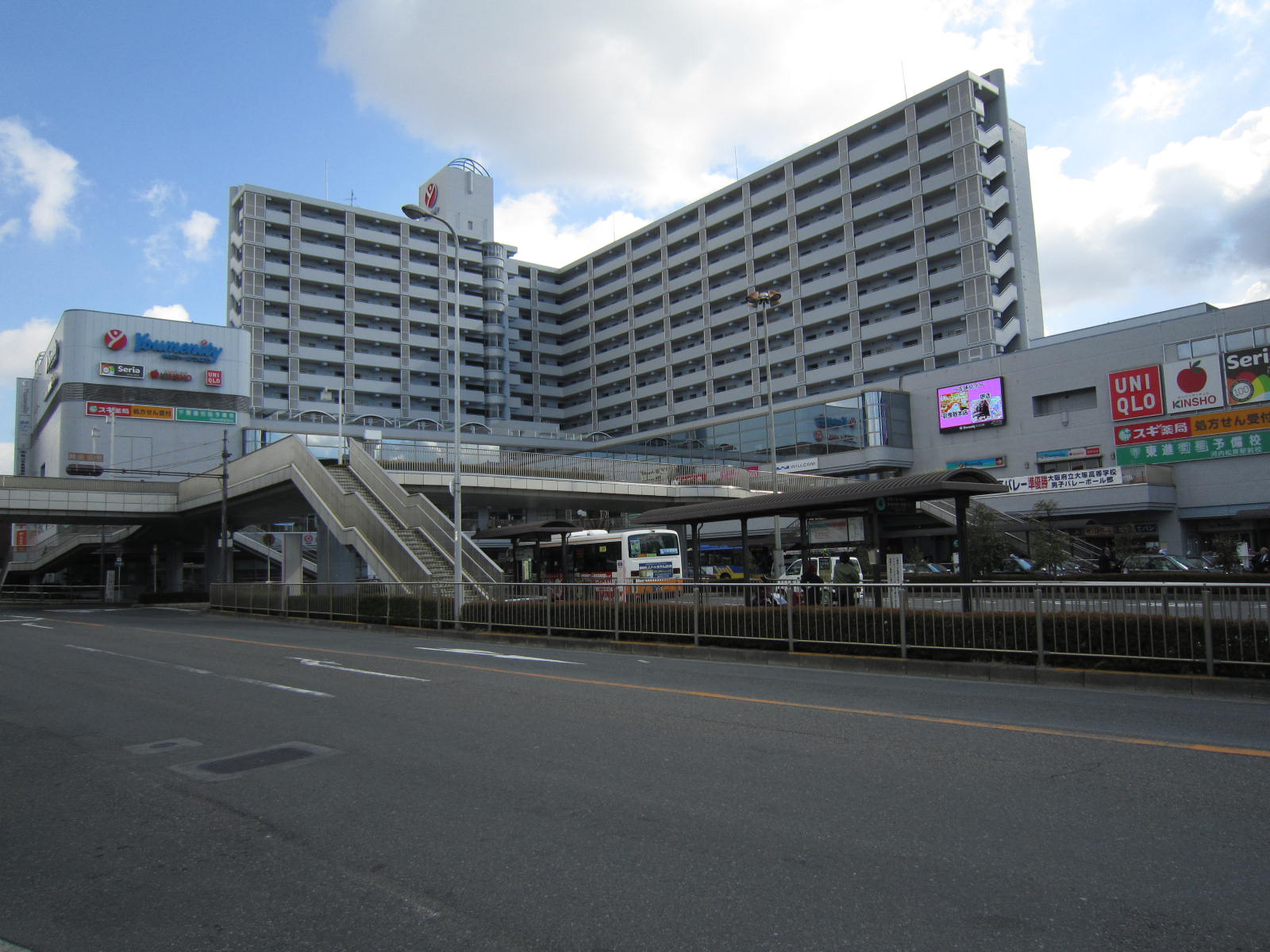 Shopping centre. Uniqlo dream sanity Matsubara store up to (shopping center) 429m
