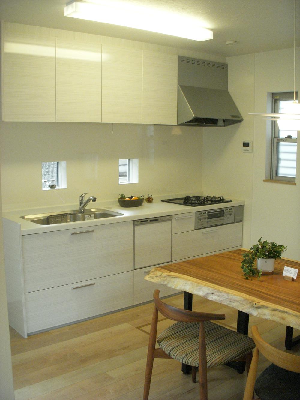 Model house photo. Our model house introspection (our specification kitchen: artificial substitute stone counter ・ Dishwasher)