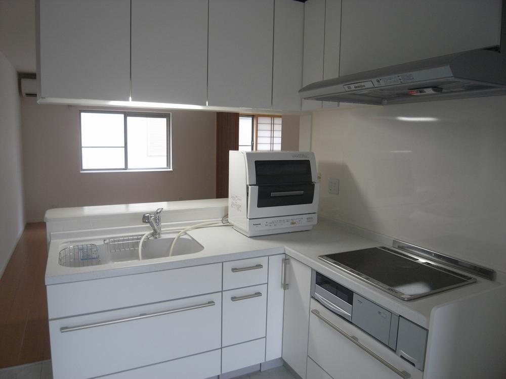 Kitchen. It is with dish dryer