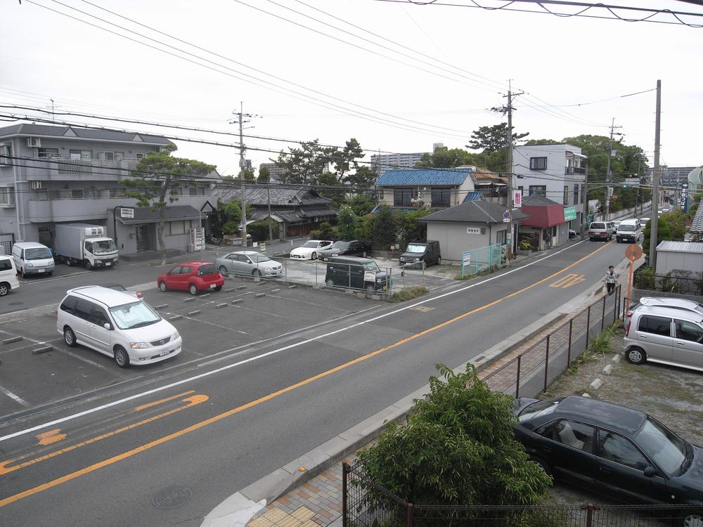 View photos from the dwelling unit. It is the scenery from the second floor Western-style