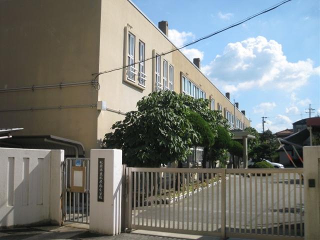 Primary school. 564m to Matsubara Municipal Matsubaraminami Elementary School