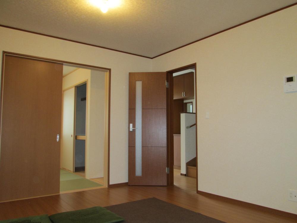 Living. Spacious LDK Breadth that party can be held if integrated with a Japanese-style room! !