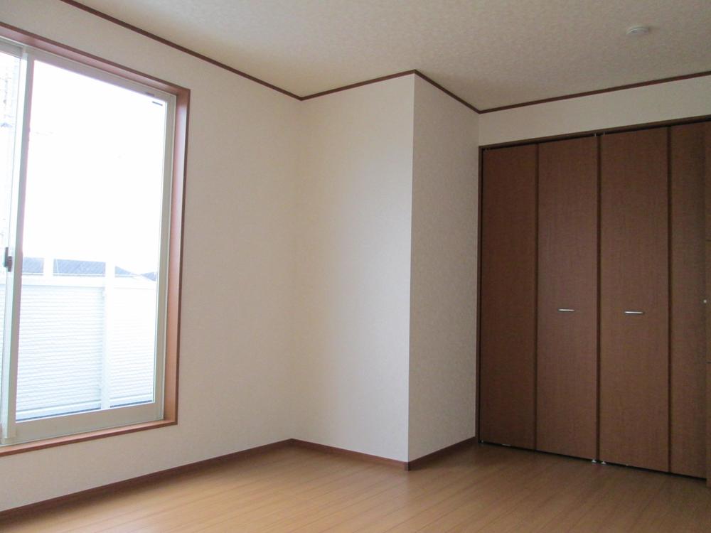 Non-living room. It is very bright rooms.