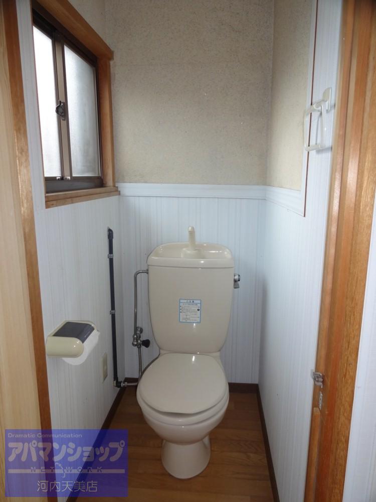 Toilet. It comes with a window to the toilet