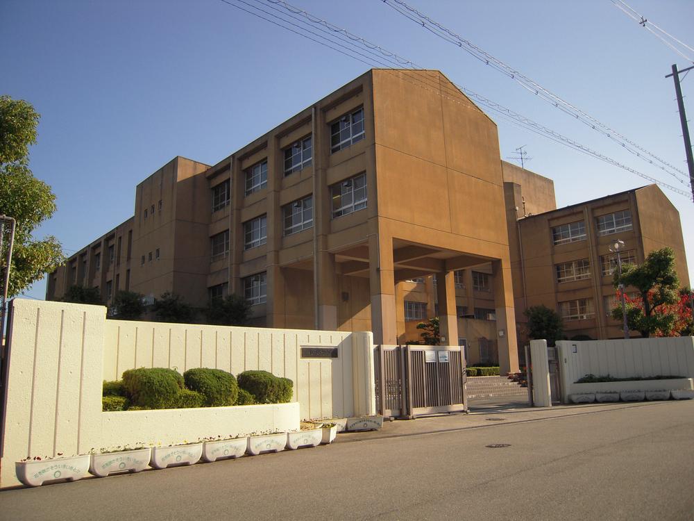 Junior high school. 1217m to Matsubara Municipal Matsubara seventh junior high school