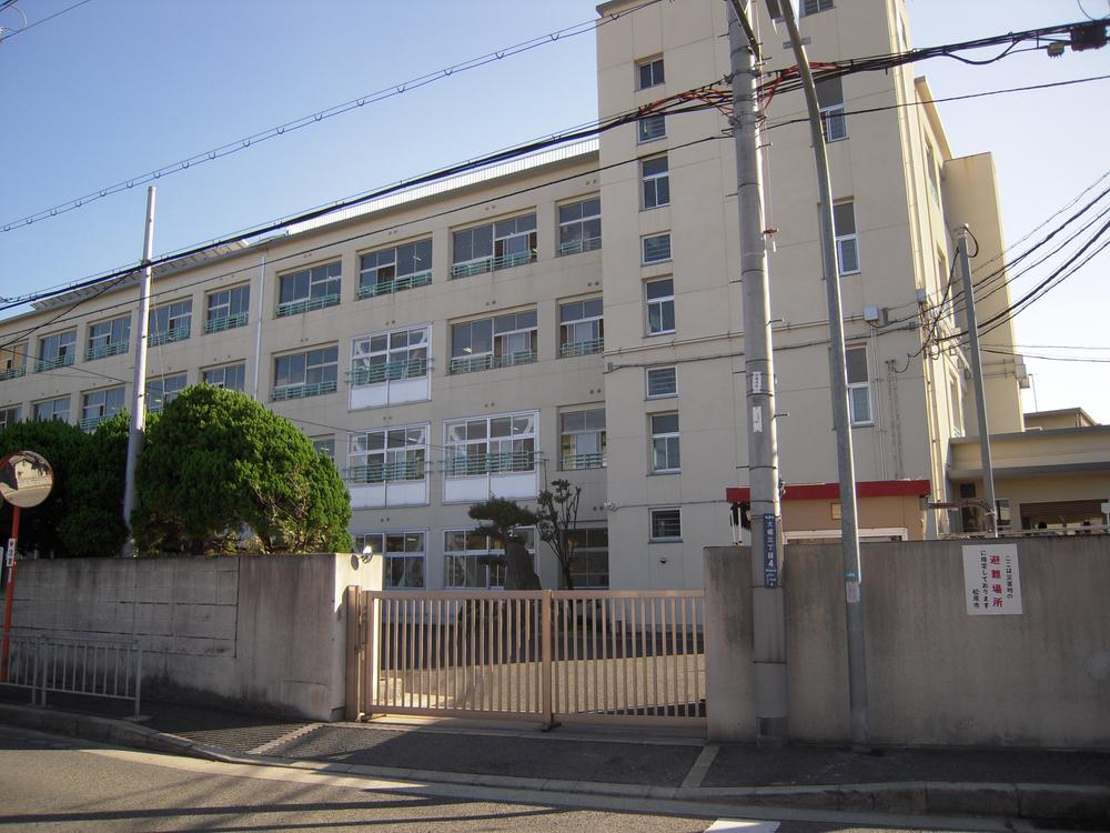 Primary school. Eganosho until elementary school 1580m