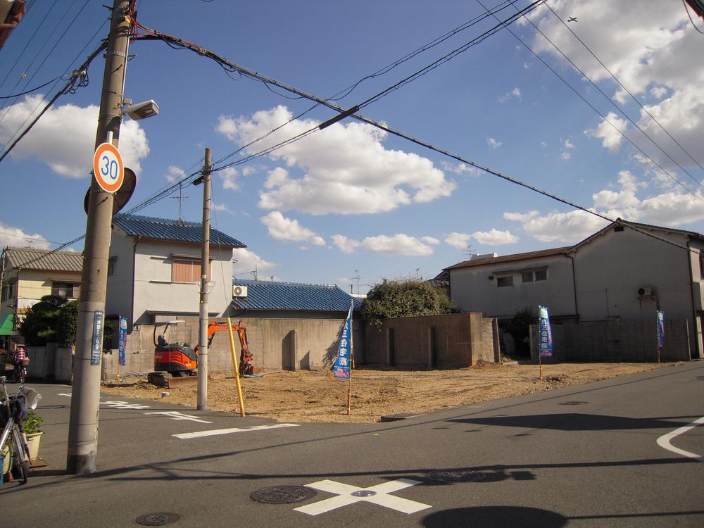 Local photos, including front road. Front side = 2 Gochi has two faces adjacent to the road, In particular, lighting is also a preeminent! !