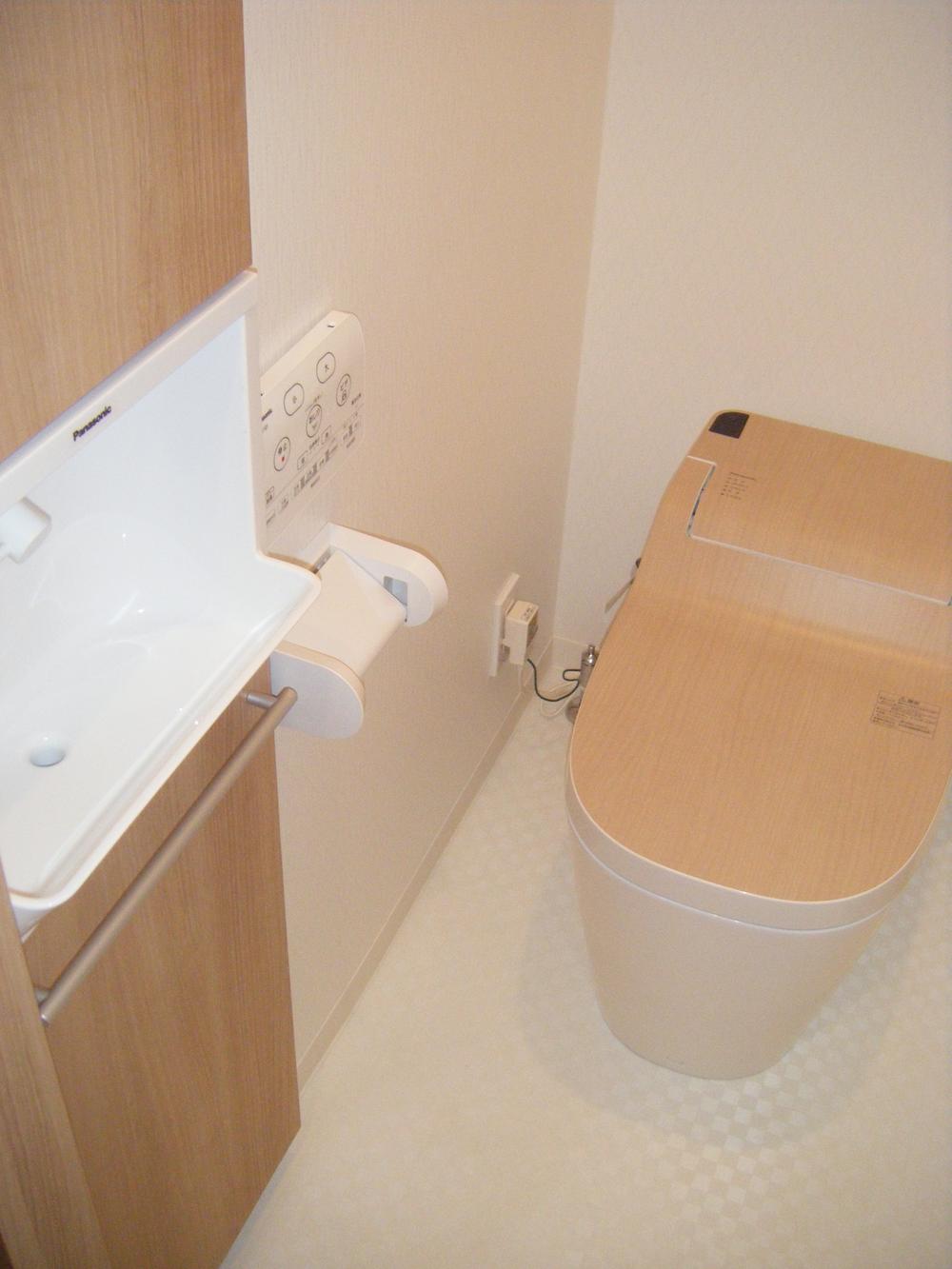 Toilet. Second floor Panasonic-made toilet ・ La Uno s
