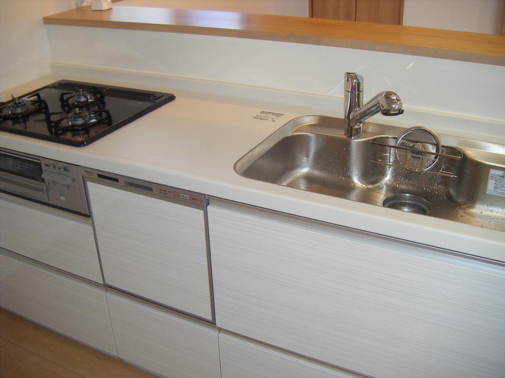Kitchen. Panasonic-made system Kitchen ・ Dishwasher ・ Water purification machines ・ The top-down Wall