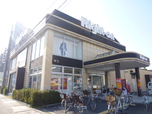 Shopping centre. 703m until the light on Kawachi Matsubara store (shopping center)