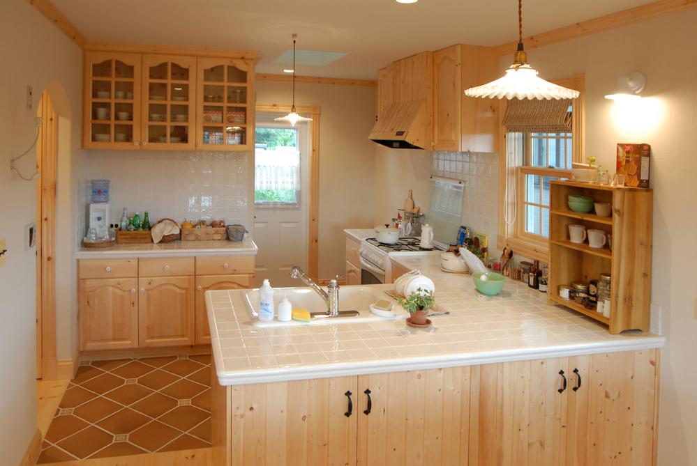 Kitchen. Interior enforcement example (maple Holmes)