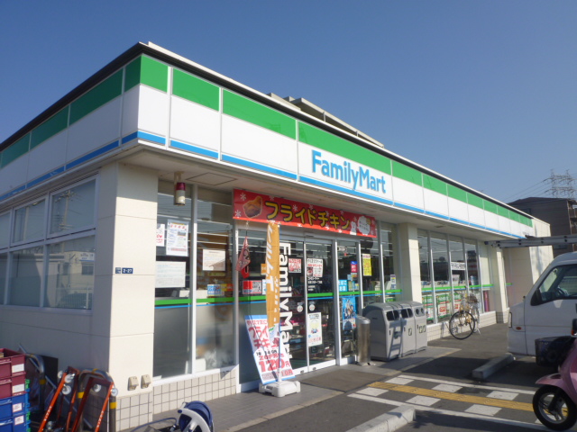 Convenience store. FamilyMart Matsubara Miyakenaka chome store up (convenience store) 810m