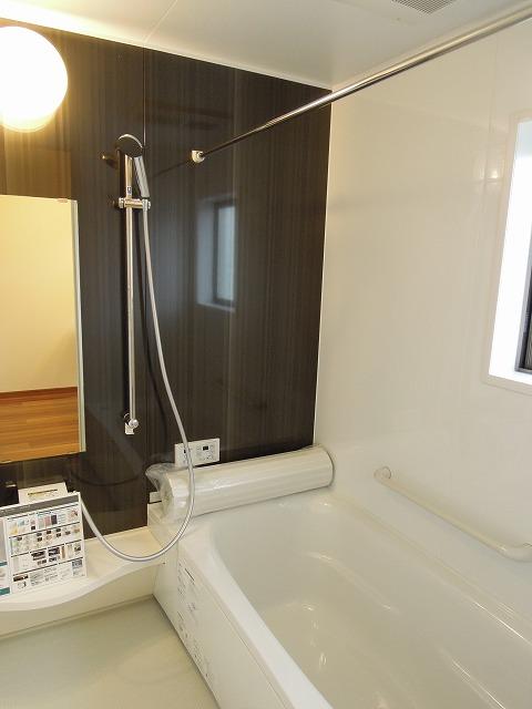 Model house photo. Our proud of bathroom ☆ Spacious bathroom with the children enjoy the bath time!