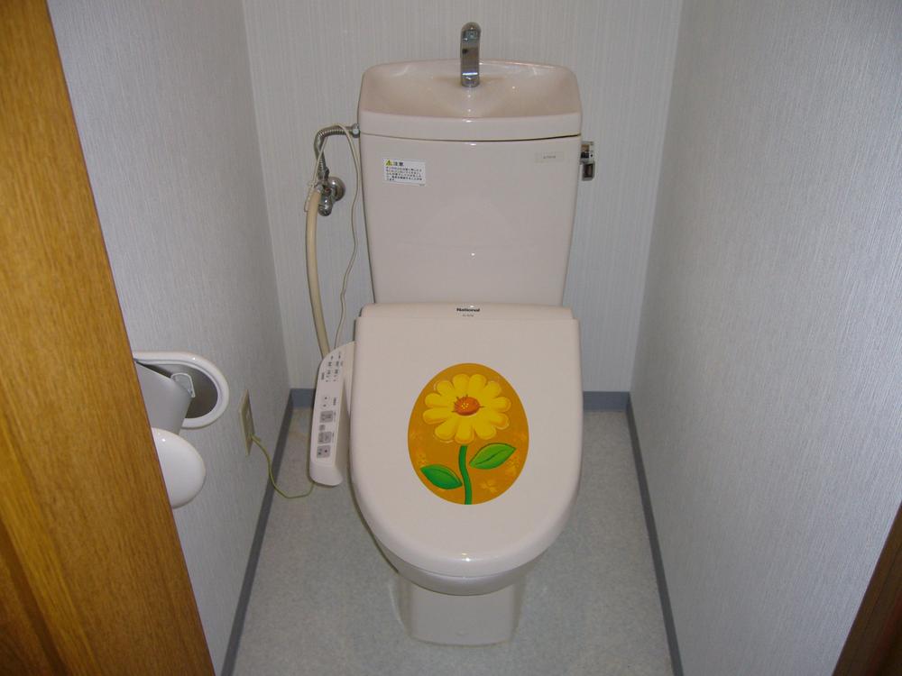 Toilet. Indoor (10 May 2013) Shooting