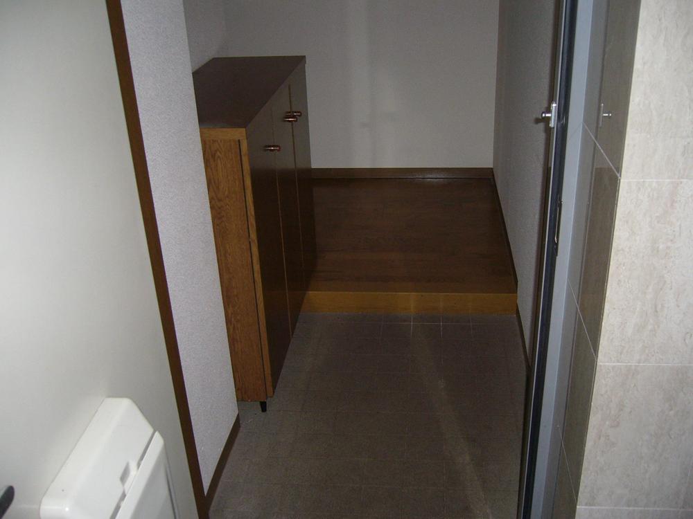 Entrance. Local (10 May 2013) Shooting