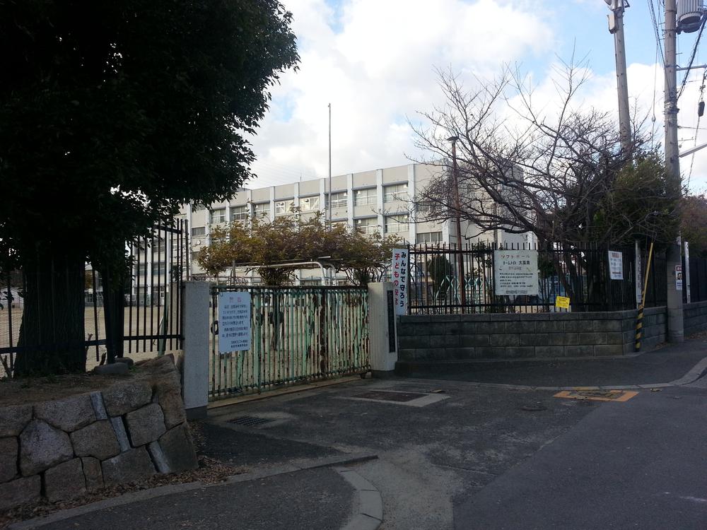 Primary school. 850m to Matsubara Municipal Amaminishi Elementary School
