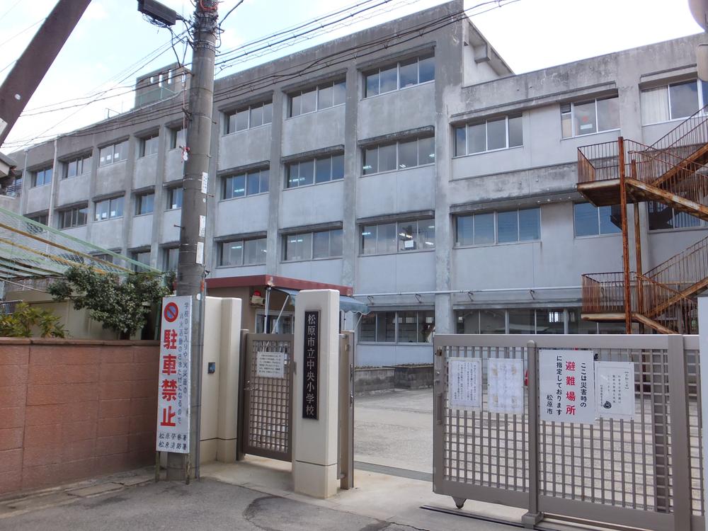 Primary school. 654m to Matsubara City Central Elementary School
