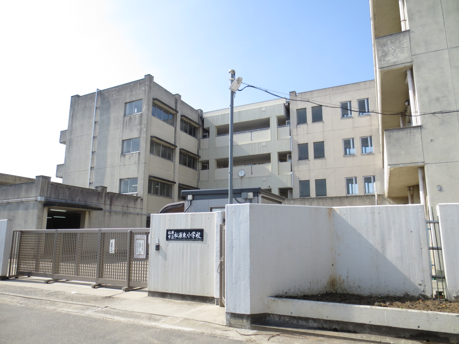 Primary school. Matsubara Municipal Matsubarahigashi to elementary school (elementary school) 541m