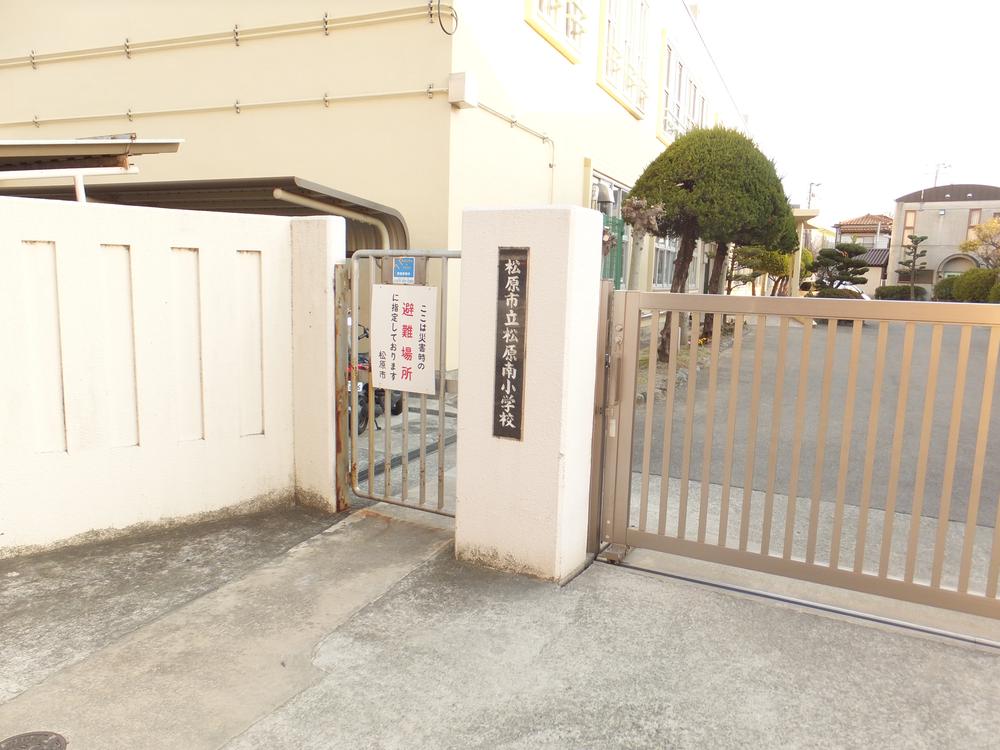 Primary school. 946m to Matsubara Municipal Matsubaraminami Elementary School