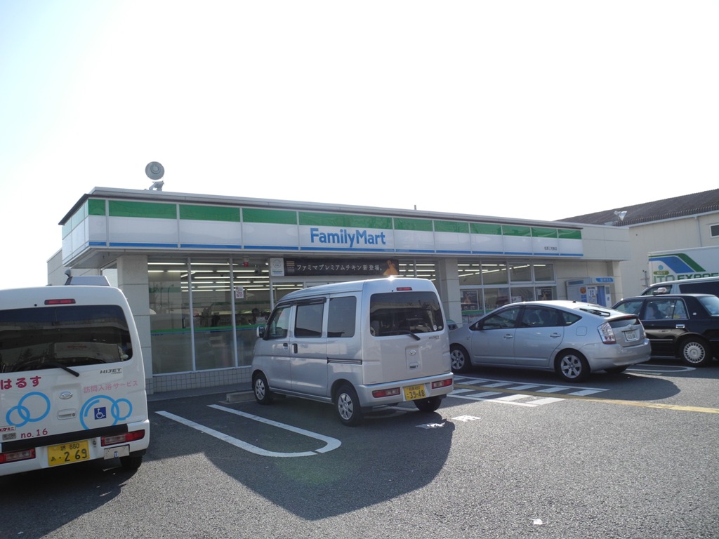 Convenience store. FamilyMart Matsubara Miyakehigashi store up (convenience store) 530m