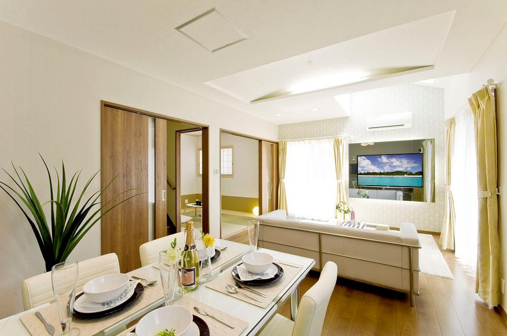 Living. A feeling of opening the living room, Family gatherings are lively, Space of rest, The TV is installed on the wall, Directing the atmosphere, such as a resort hotel room (local model house)