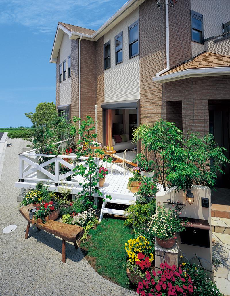 Building plan example (exterior photos). Tell vivid seasonal on-site
