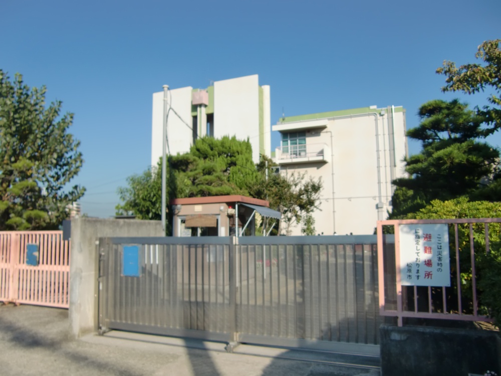 Primary school. 815m to Matsubara Municipal Matsubara elementary school (elementary school)