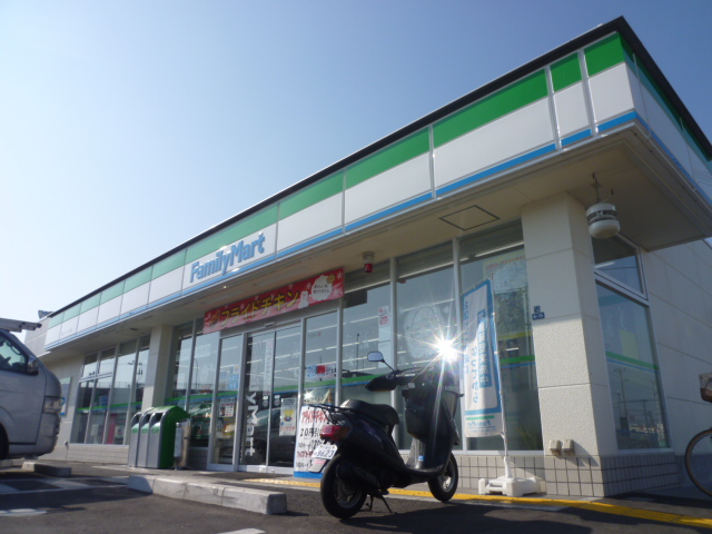 Convenience store. FamilyMart Matsubara Inter before store up (convenience store) 482m