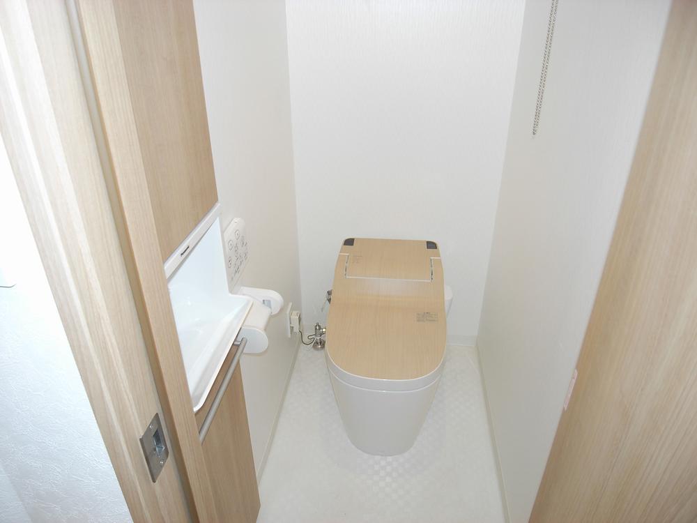 Toilet. 2F toilet