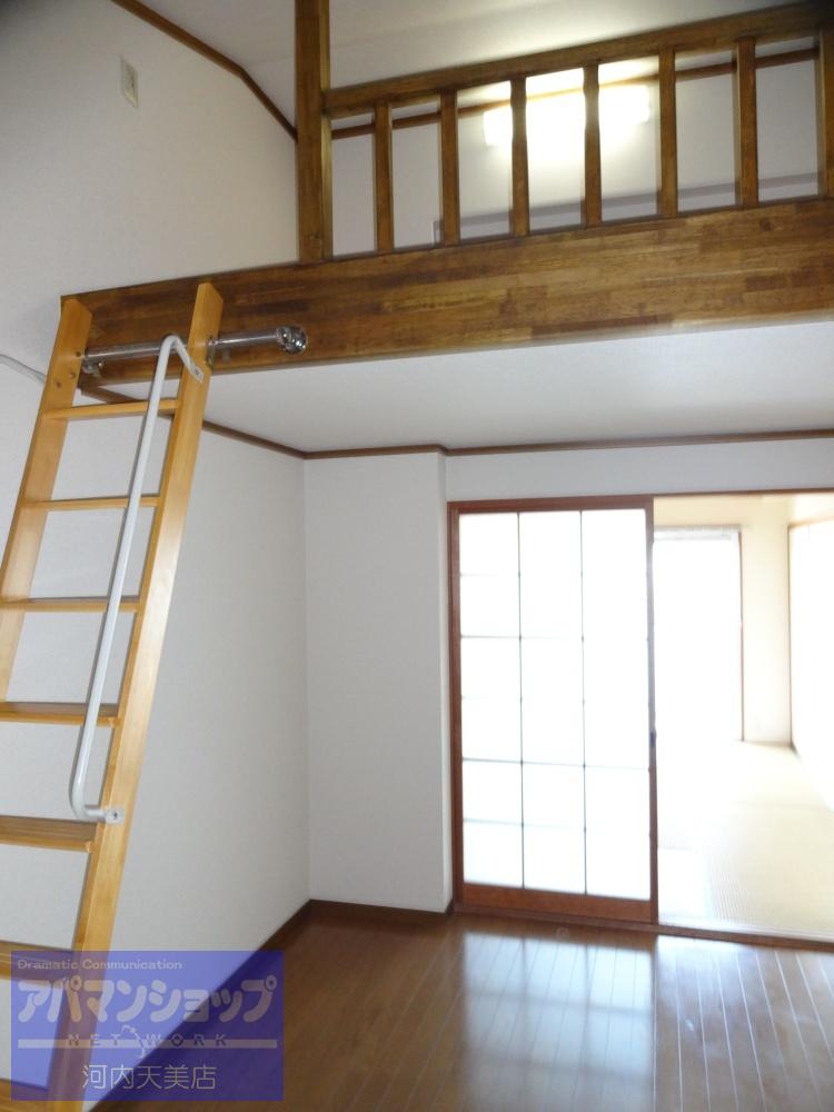 Other room space. With loft