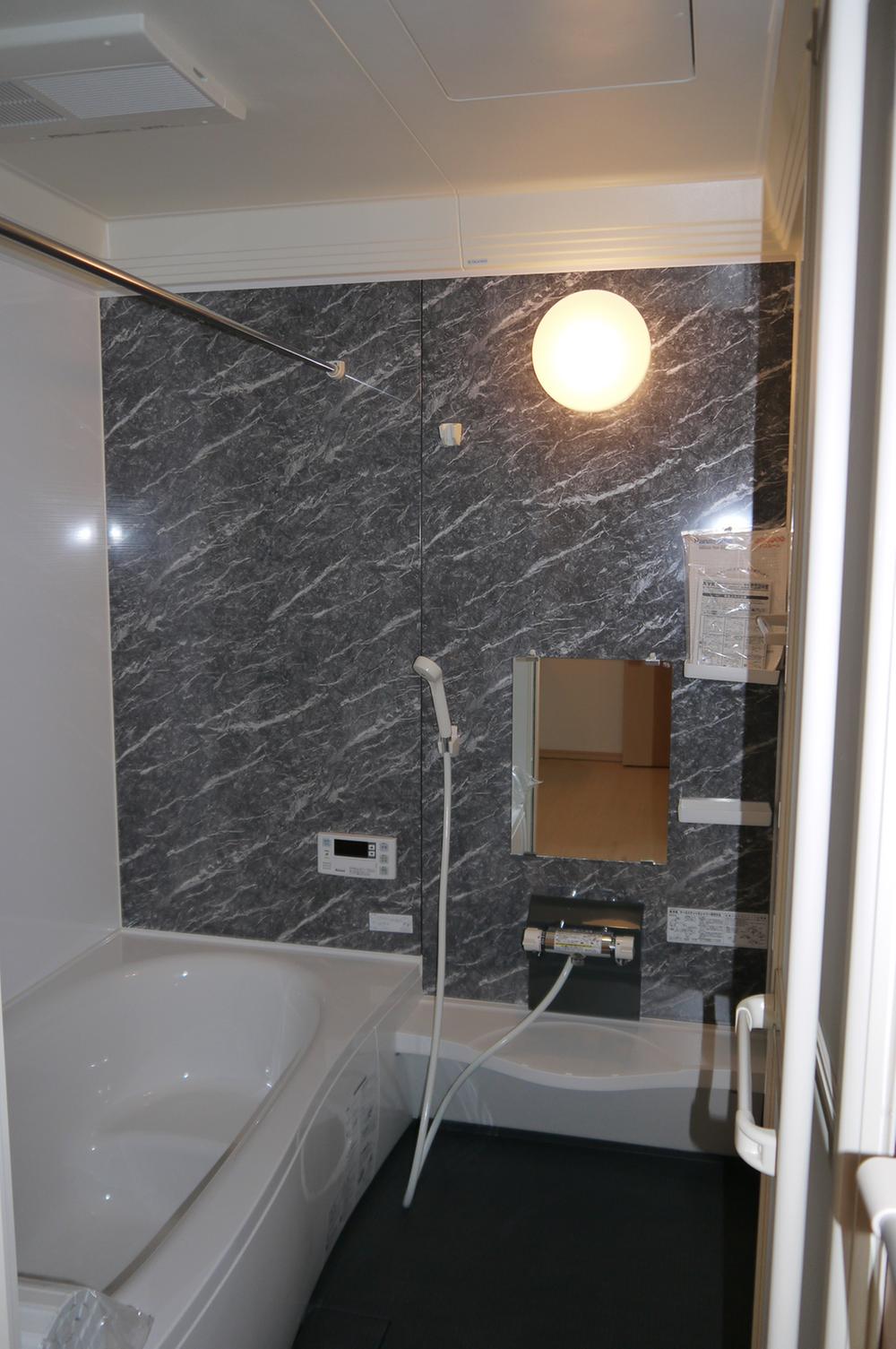 Bathroom. Indoor (January 2013), shooting (same specifications)