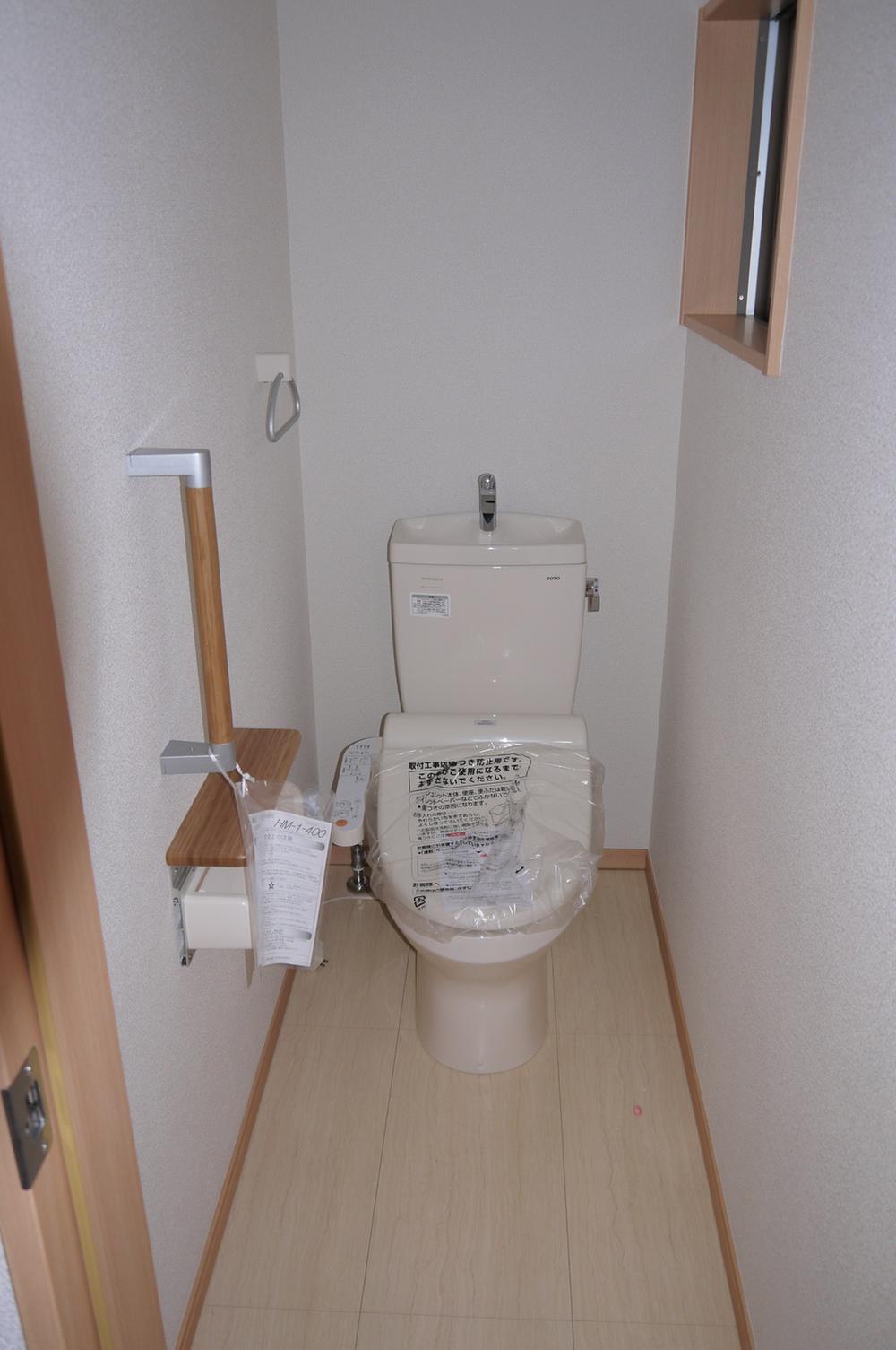 Toilet. Indoor (January 2013), shooting (same specifications)