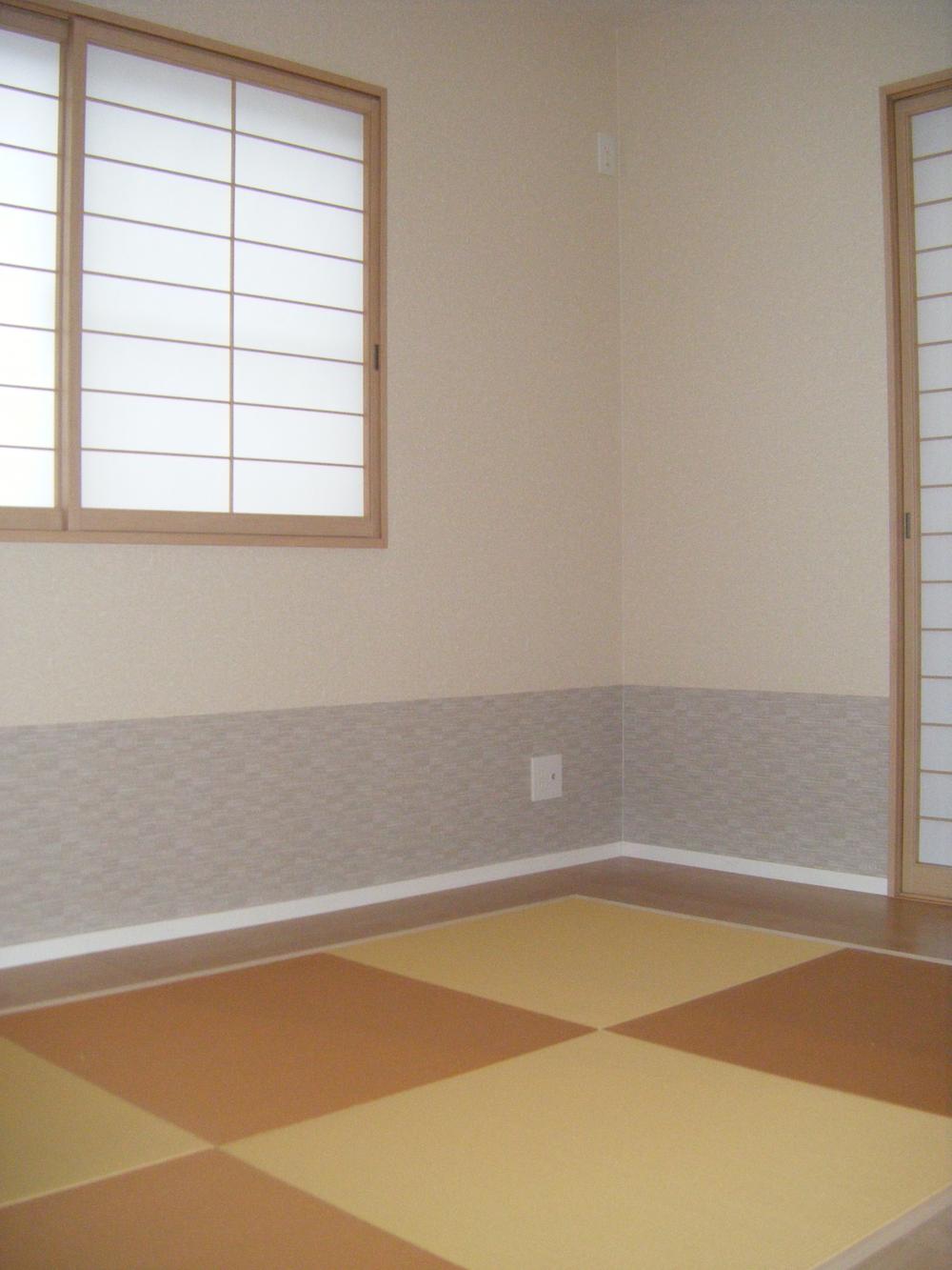 Non-living room. First floor Japanese-style room ・ Ryukyu-style tatami