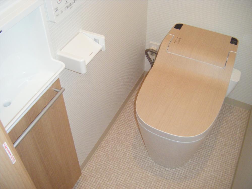 Toilet. Panasonic made Fully automatic strike same toilet