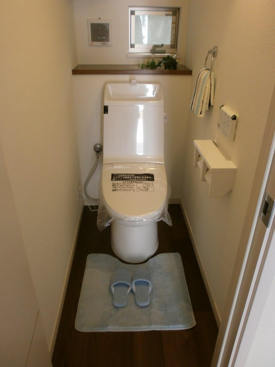Toilet. Use the stairs space. There is also the cleanliness of the toilet 2F.
