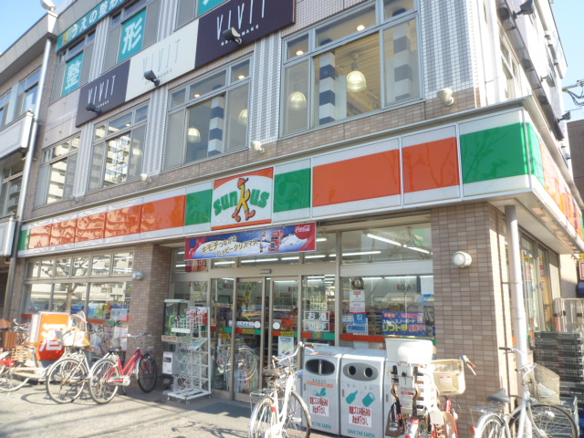 Convenience store. 806m until Thanksgiving Kawachi Amami store (convenience store)