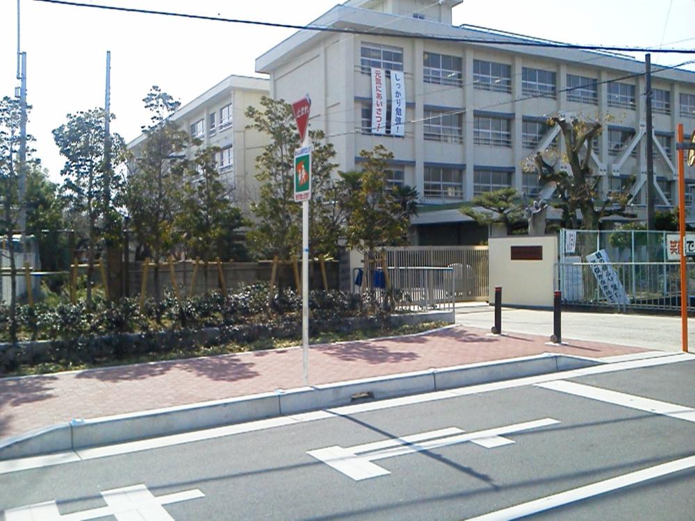 Junior high school. 850m to Matsubara Municipal Matsubara junior high school