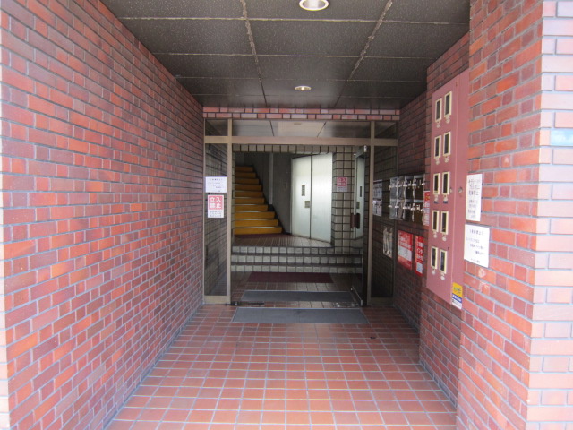 Entrance. With handrail