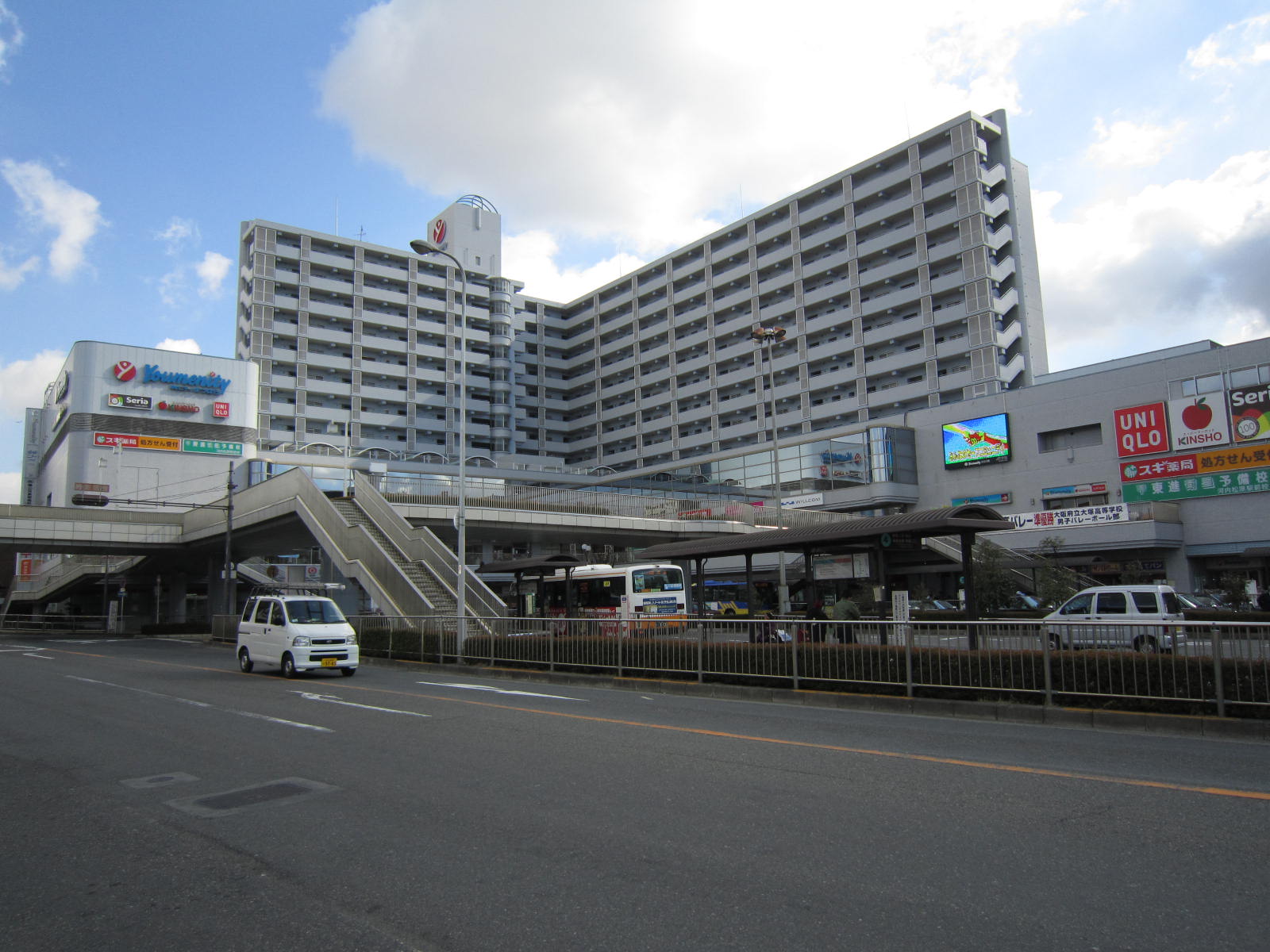 Shopping centre. Dream 254m until sanity Matsubara (shopping center)