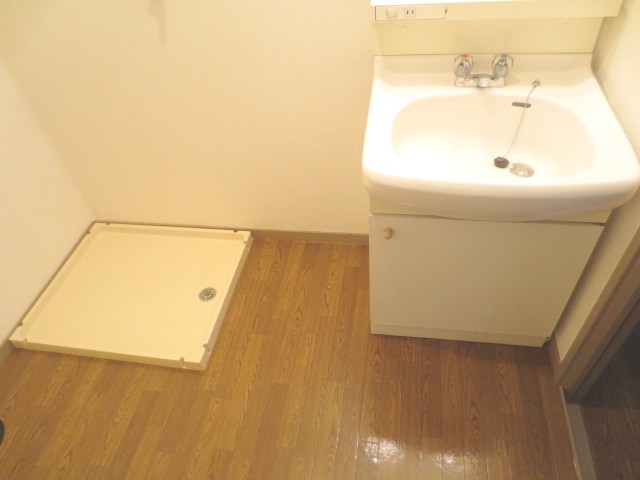 Washroom. Independent wash basin! ! 