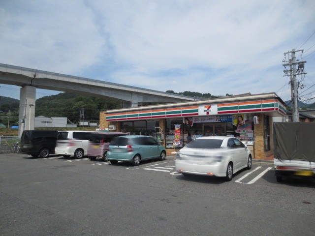 Convenience store. Seven-Eleven Prince Kasuga store up (convenience store) 1129m