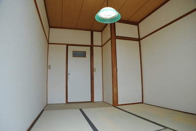 Living and room. It is beautiful in the new tatami