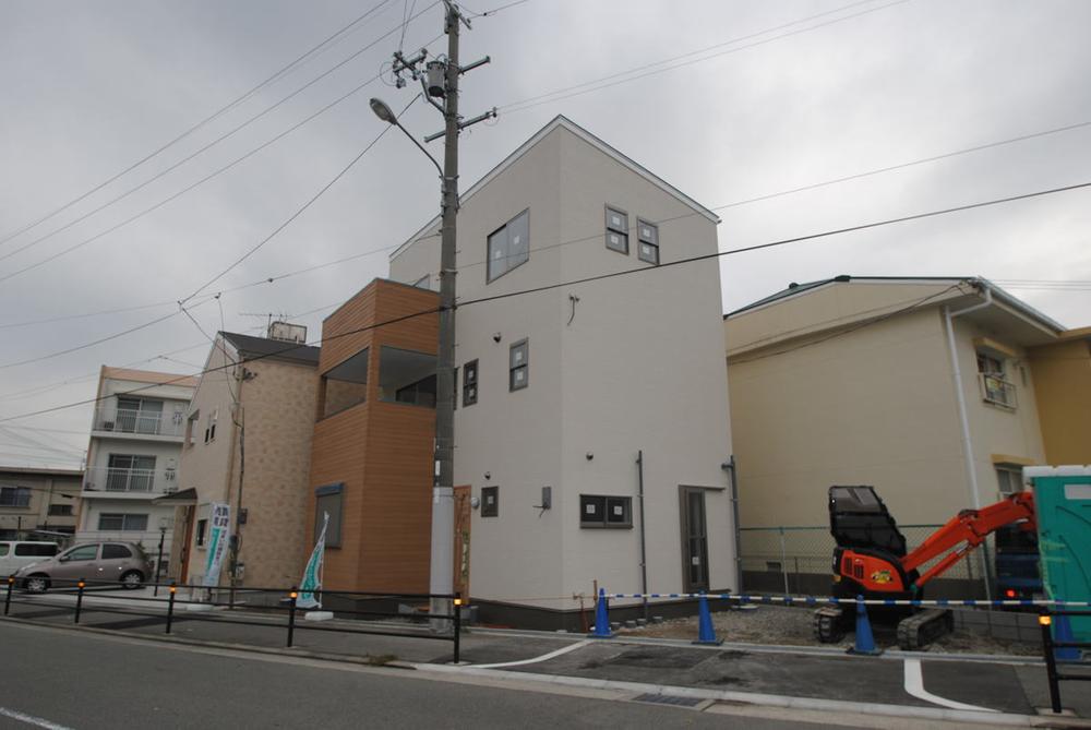 Local appearance photo. Local (10 May 2013) Shooting