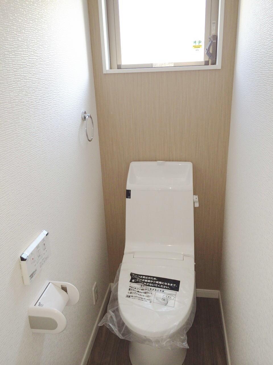 Toilet. Indoor (11 May 2013) Shooting